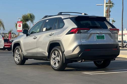 2025 Toyota RAV4 Hybrid LE