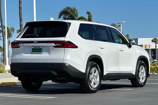 Wind Chill Pearl 2026 Toyota Highlander LE