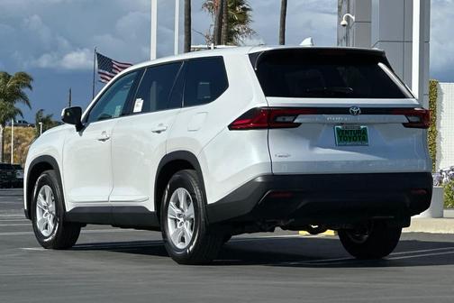 Wind Chill Pearl 2026 Toyota Highlander LE