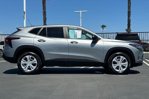 Sterling Gray Metallic 2024 Chevrolet Trax LS