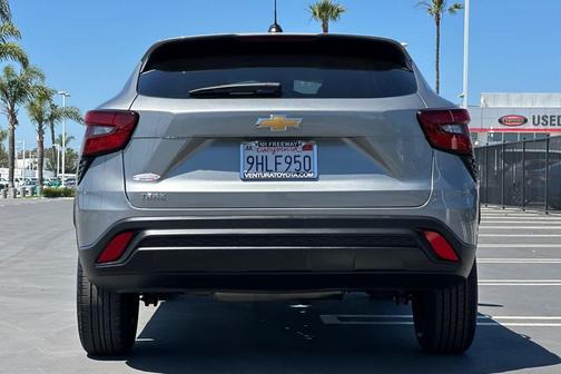Sterling Gray Metallic 2024 Chevrolet Trax LS