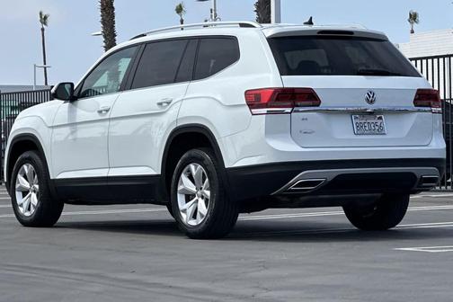 Pure White 2019 Volkswagen Atlas 2.0T SE