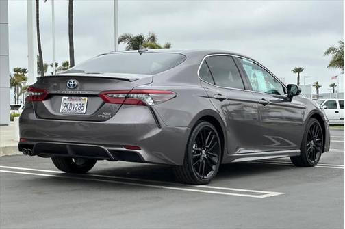 2024 Toyota Camry Hybrid SE