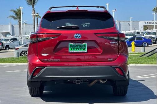 2022 Toyota Highlander Hybrid XLE