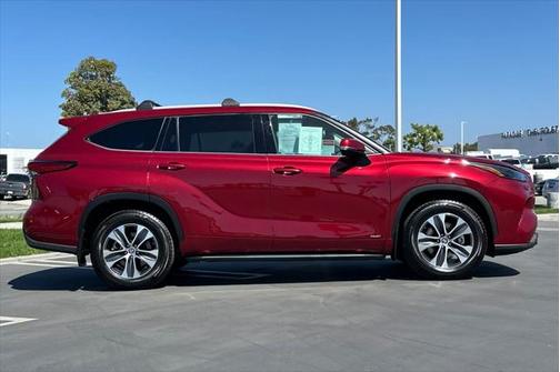 2022 Toyota Highlander Hybrid XLE