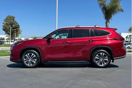 2022 Toyota Highlander Hybrid XLE