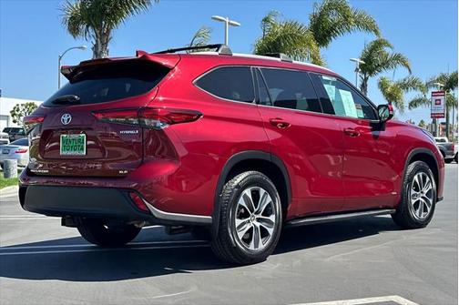 2022 Toyota Highlander Hybrid XLE