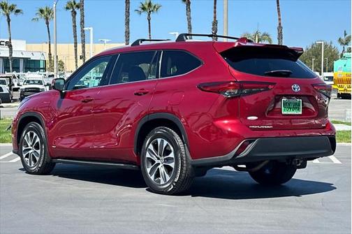 2022 Toyota Highlander Hybrid XLE