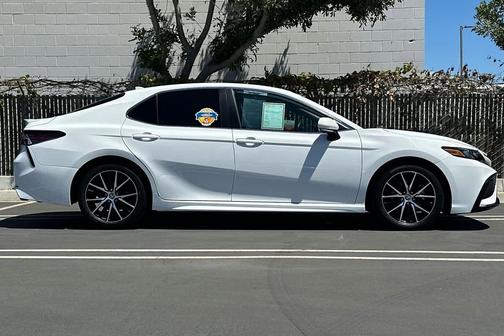 Ice Cap 2023 Toyota Camry SE