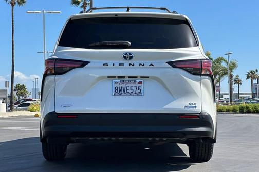 2021 Toyota Sienna XLE 8 Passenger