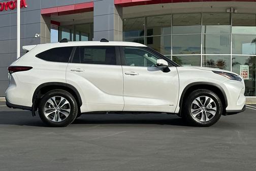 2026 Toyota Highlander Hybrid XLE
