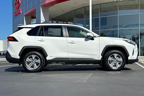 2025 Toyota RAV4 Hybrid LE