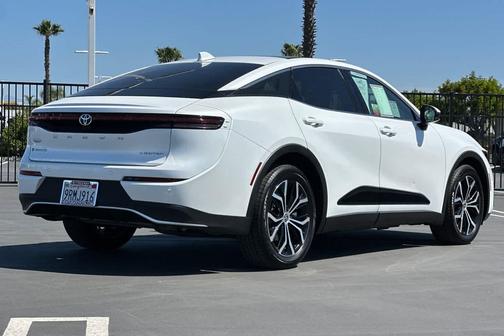 Oxygen White 2025 Toyota Crown Limited