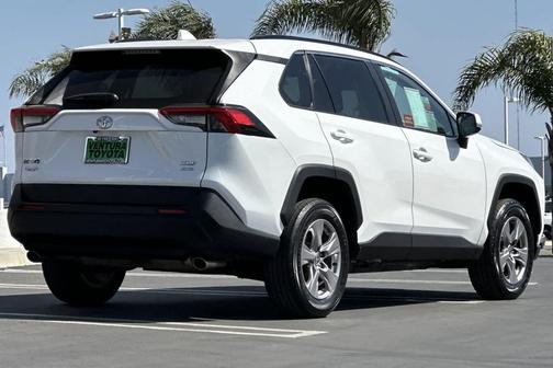 Ice Cap 2023 Toyota RAV4 XLE