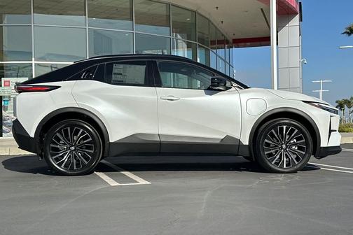 Wind Chill Pearl w/Midnight Black Metallic Roof 2026 Toyota C-HR XSE