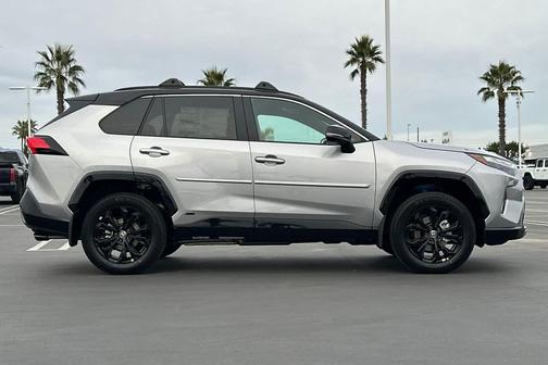 2025 Toyota RAV4 Hybrid SE
