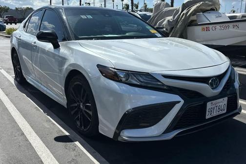 Wind Chill Pearl/Midnight Black Metallic 2022 Toyota Camry XSE