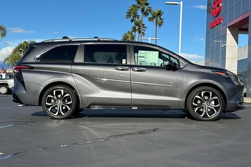 2025 Toyota Sienna Platinum
