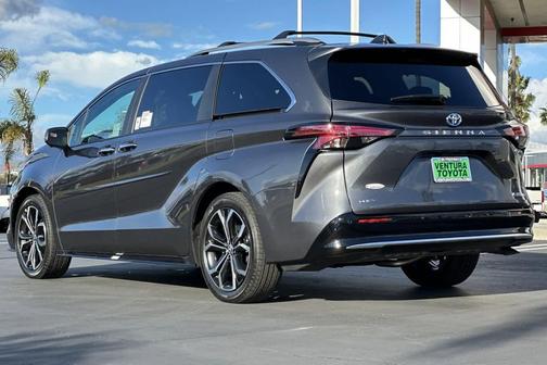 2025 Toyota Sienna Platinum