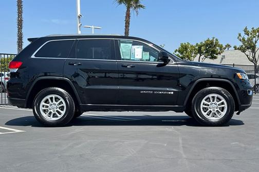 Diamond Black Crystal Pearlcoat 2019 Jeep Grand Cherokee Laredo
