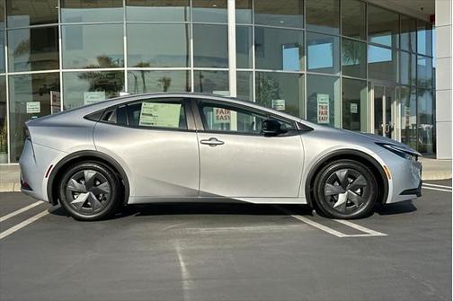 2025 Toyota Prius LE