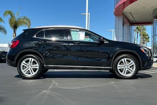 2017 Mercedes-Benz GLA 250 Base