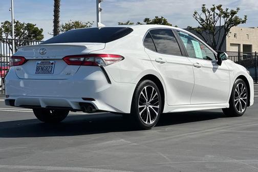 2019 Toyota Camry SE