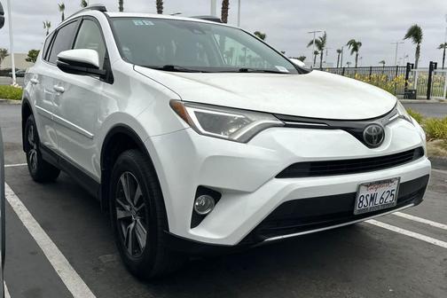 Super White 2018 Toyota RAV4 XLE