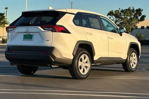 2025 Toyota RAV4 LE