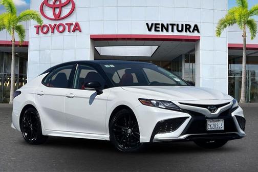 Wind Chill Pearl/Midnight Black Metallic 2024 Toyota Camry XSE