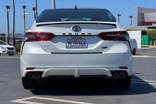 Wind Chill Pearl/Midnight Black Metallic 2024 Toyota Camry XSE