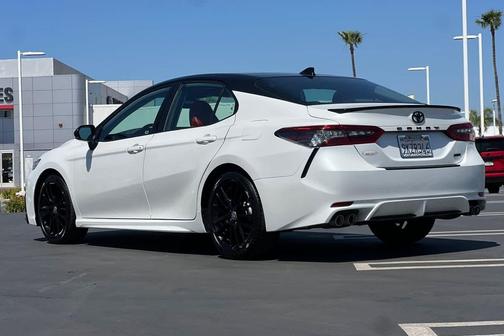 Wind Chill Pearl/Midnight Black Metallic 2024 Toyota Camry XSE