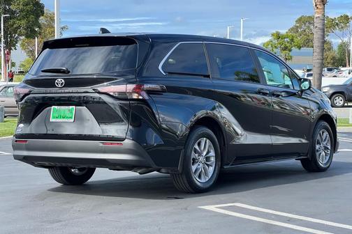 2026 Toyota Sienna LE