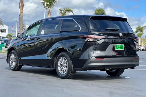 2026 Toyota Sienna LE