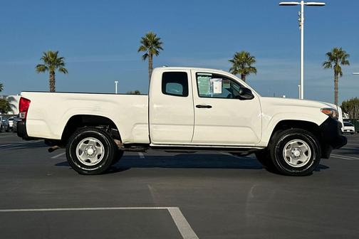 2017 Toyota Tacoma SR
