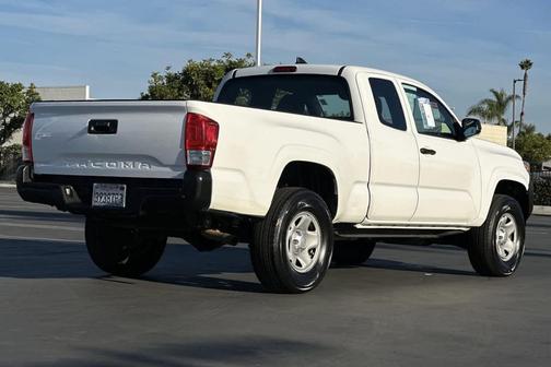 2017 Toyota Tacoma SR