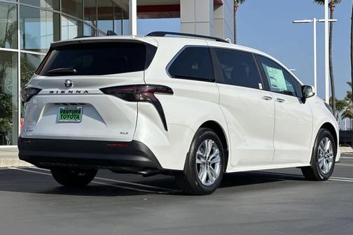 2025 Toyota Sienna XLE 7 Passenger