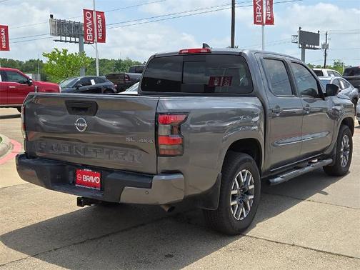2024 Nissan Frontier SL
