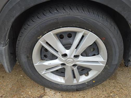 Gun Metallic 2024 Nissan Kicks S