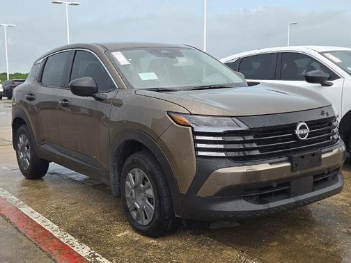 Canyon Bronze M 2026 Nissan Kicks S
