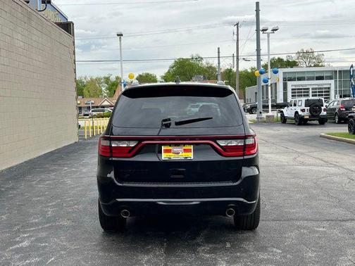 DB Black Crystal Clearcoat 2026 Dodge Durango GT