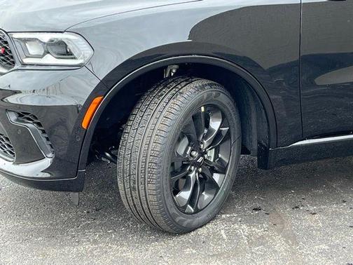 DB Black Crystal Clearcoat 2026 Dodge Durango GT