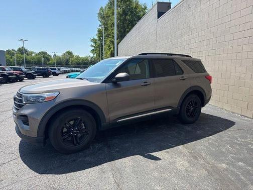 Stone Gray Metallic 2021 Ford Explorer XLT