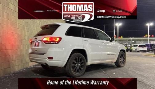 Photo 3 of 8 of 2017 Jeep Grand Cherokee Altitude