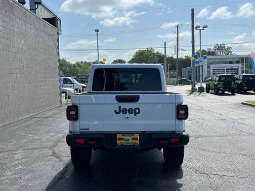 Bright White Clearcoat 2026 Jeep Gladiator Rubicon