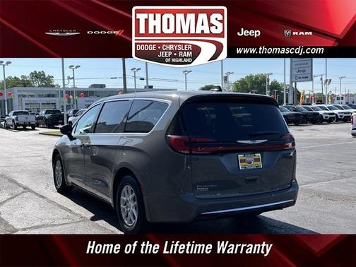 2025 Chrysler Pacifica Select