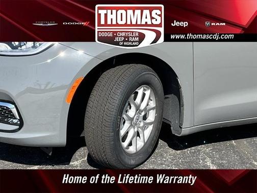 2025 Chrysler Pacifica Select