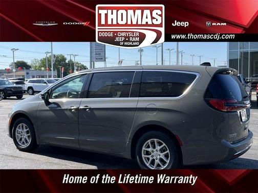 2025 Chrysler Pacifica Select