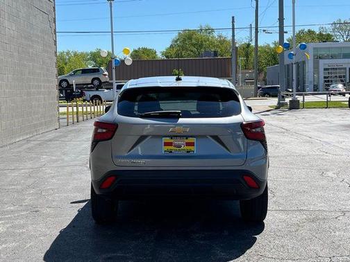 Sterling Gray Metallic 2025 Chevrolet Trax LS