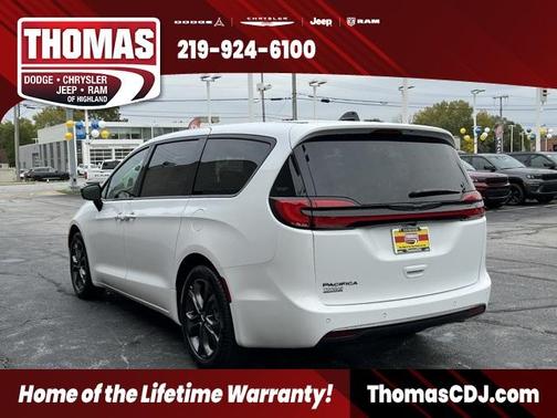 2026 Chrysler Pacifica Select